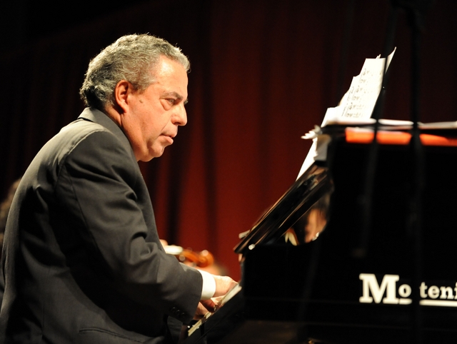 Sabato c’è Una voce per MacherioCi sarà il maestro Vince Tempera