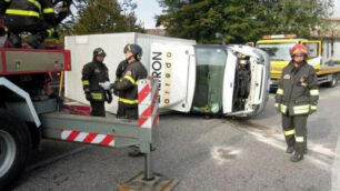 Desio, ciclista investito da un’autoMorto dopo il ricovero a Como