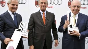 Milan in autodromo a MonzaI rossoneri in griglia di partenza
