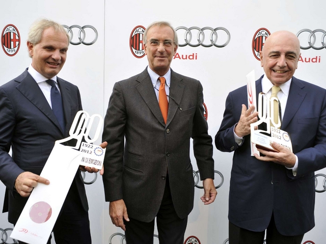 Milan in autodromo a MonzaI rossoneri in griglia di partenza