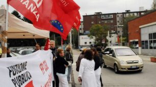 Posti a rischio nella sanità lombardaProtesta delegazione del San Gerardo