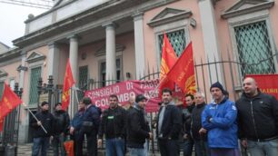 Cassa integrazione agli sgoccioliIl presidio degli ex Carlo Colombo