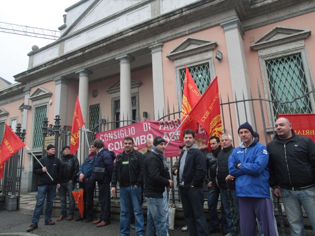 Cassa integrazione agli sgoccioliIl presidio degli ex Carlo Colombo
