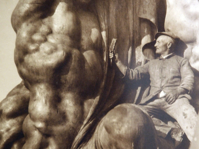 Monza, quando la piazza cambiòIl monumento ai caduti ha 80 anni