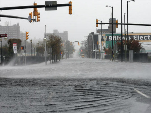 Meteo, gli Usa contano i danniNew York riparte, ma niente voli