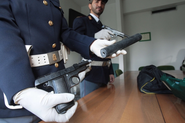 Monza: in garage ha il kit del killerPistola silenziata e arma da guerra