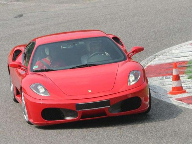 Monza, imprenditore in Ferraricentra una volante della polizia