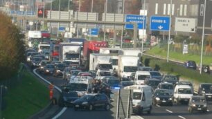 Malore in Valassina mentre guidaSta meglio il 61enne lissonese