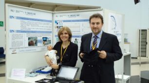 Tecnologia per nati prematuriIl body ascolta cuore e polmoni