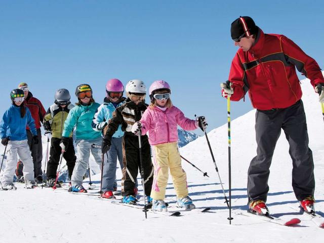Nei «Kinderhotels»sci col pannolino