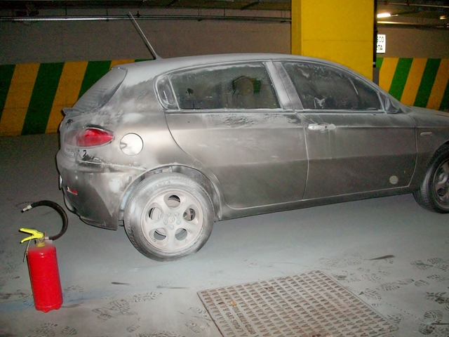 Seregno, vandali al parcheggioAuto imbrattata con l’estintore