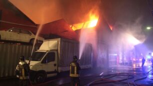 Monza, rogo in via AspromonteIn fiamme l’azienda di un arabo