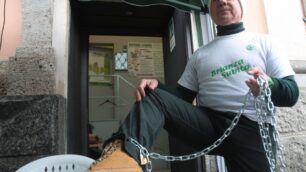 Provincia, la protesta di MeroniSciopero della fame e incatenato