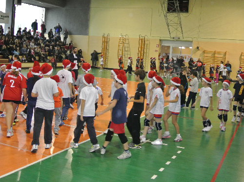 La festa di Natale del Vero VolleyI minicampioni in campo a Monza