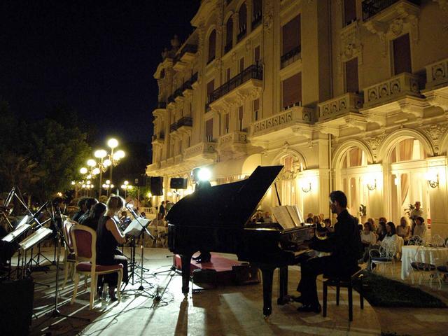 Capodanno in RivieraArie liberty e fuochi d’artificio