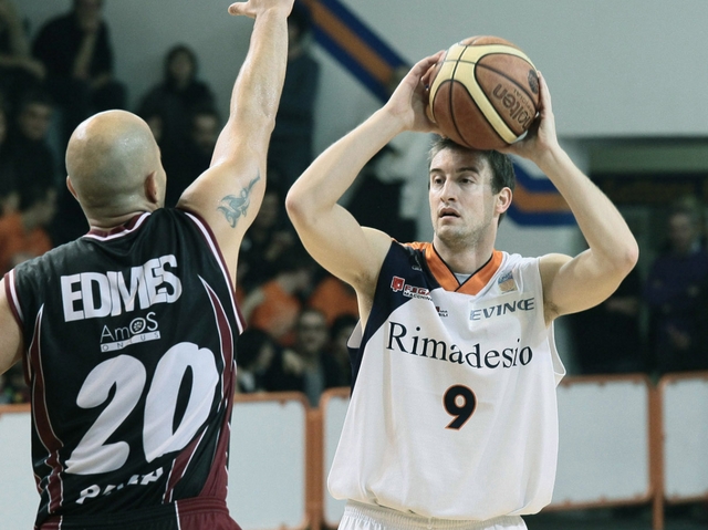 Rimadesio alla fine sbaglia tuttoBasket Bra vince ai supplementari
