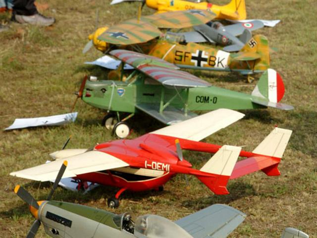 Aeroplani indoorsabato a Levare