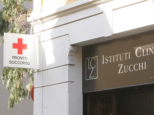 Sciopera tutta la sanità privataMonza, presidio alla clinica Zucchi