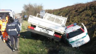 Milano-Meda, tragedia sfiorataFurgone travolge i vigili di Seveso