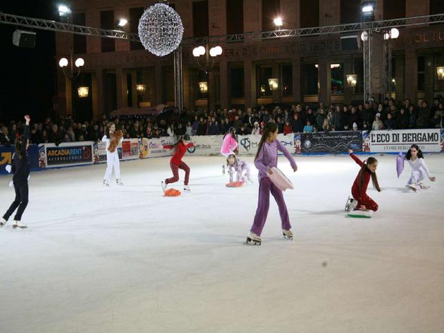 Piazza della LibertàCampioni sul ghiaccio