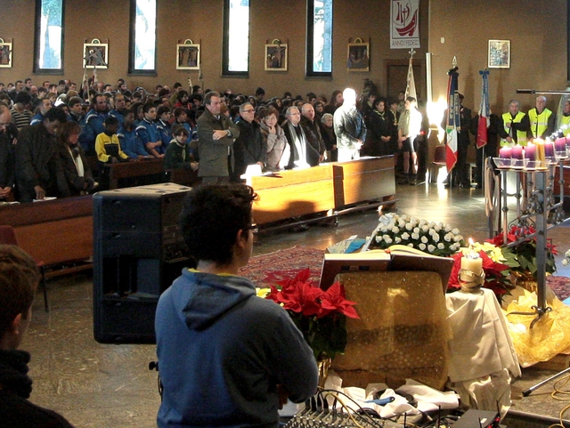 Folla ai funerali del piccolo KaleabA Lesmo il dolore di una comunità