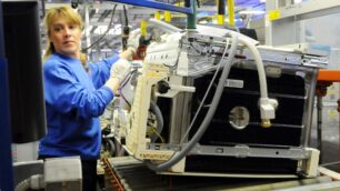 Electrolux annuncia nuovi esuberiE 261 nello stabilimento di Solaro