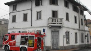 Canna fumaria si surriscaldaAppartamento in fiamme a Meda