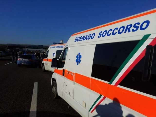 Busnago, ambulanza speronataPoi minacce e sprangate dai rom
