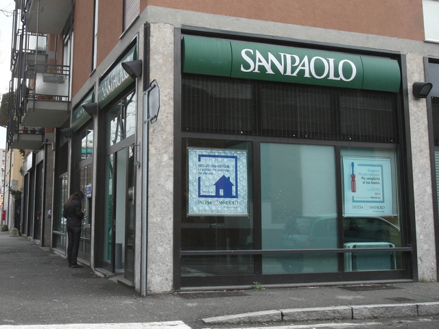 Apertura fino alle 20 e al sabatoIntesa prova a Monza e Lissone