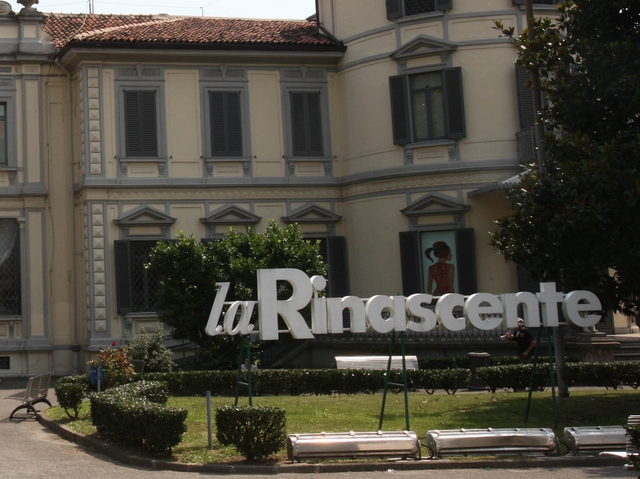 Monza: 40 anni, italiana, ladraRuba vestiti alla Rinascente