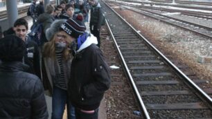 Sciopero dell’Orsa, caos TrenordTreni da incubo e pendolari furiosi