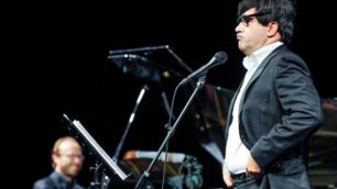 Agrate fa “Largo al factotum”L’Elio lirico in scena al Duse