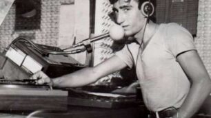 E fu così che nacque radio DeejayLa storia in onda al Binario 7