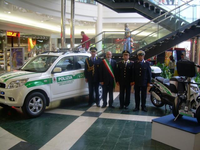 Polizia localein mostra a Orio