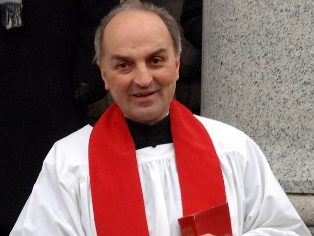 Lentate, il coraggio di don ItaloAffronta e mette in fuga il ladro