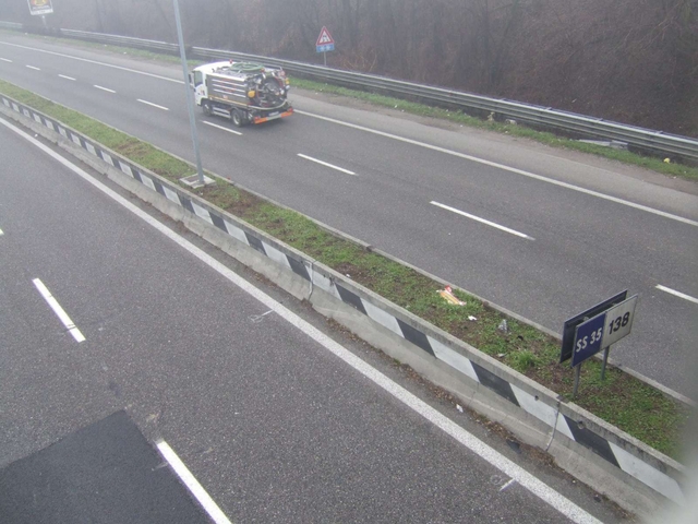 Vola dal ponte della Milano-MedaAuto lo investe, donna sotto choc
