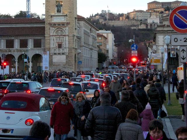 Prime maschere e tanto cioccolatoAssalto a Bergamo e al Sentierone