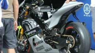 Moto, Rossi pronto per SepangLa nuova Yamaha è su Twitter