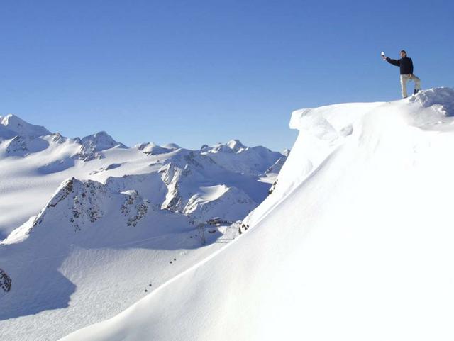 Sölden, sci al tope vino in quota
