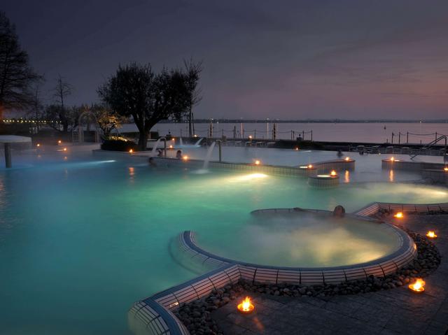 Sirmione, Aquaria sotto le stelleTerme aperte fino a mezzanotte