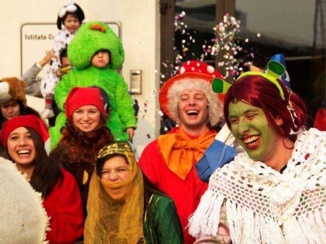 In Val Gandino impazza il carnevale