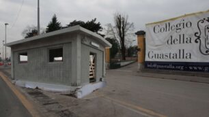 Monza, una scuola prigionieradell’uscita di sicurezza del tunnel