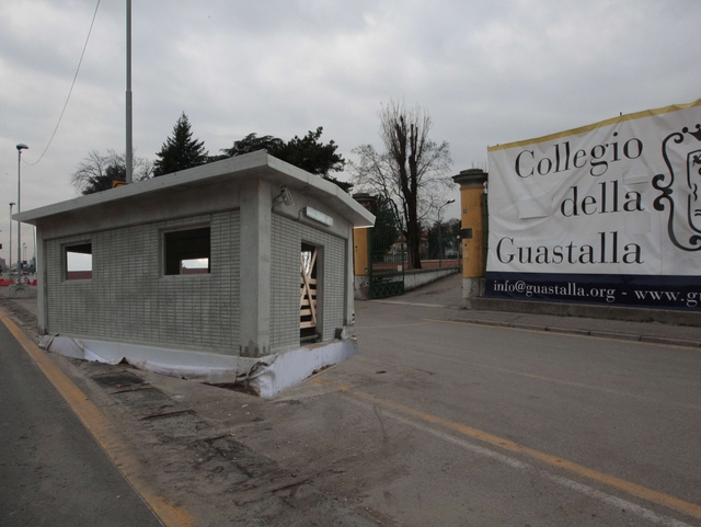Monza, una scuola prigionieradell’uscita di sicurezza del tunnel