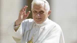 Benedetto XVI lascia il pontificato«Un nuovo Papa entro Pasqua»
