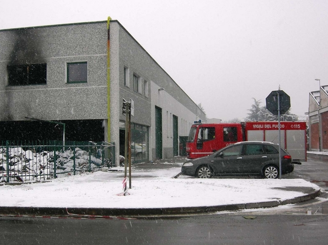 Incendio in un capannone di MedaBruciata merce per ventimila euro