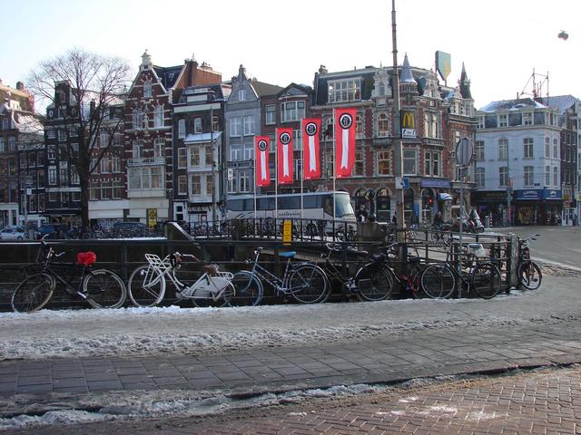 Amsterdam fa festaalla cerchia dei canali