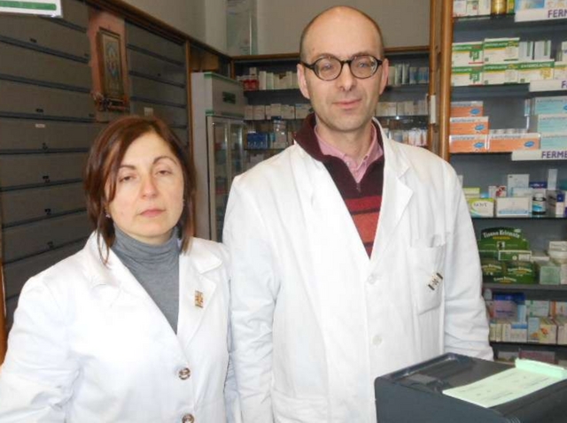 Paderno: finge un mal di denti,punta la pistola e rapina farmacia