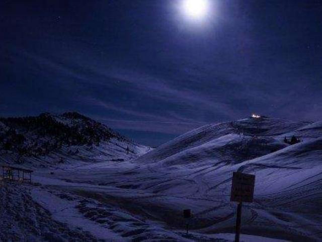 Luna e ciaspole il 26 sul Farno