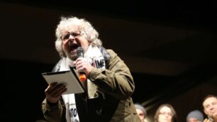 Beppe Grillo, lo tsunami tour a Monza immagine