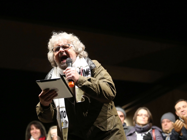 Beppe Grillo, lo tsunami tour a Monza immagine
